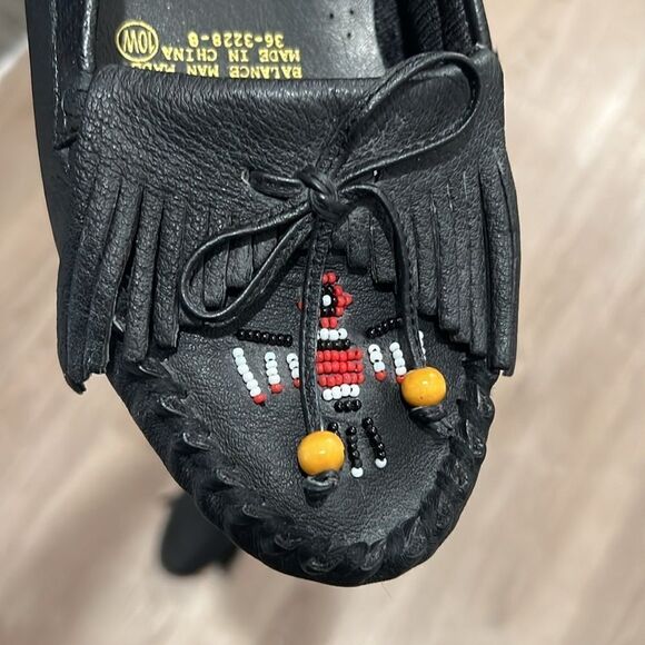Hunter’s Run Leather Indigenous Beaded Moccasins - Picture 10 of 11